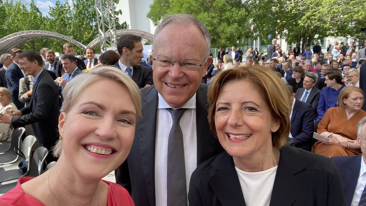 Selfie mit Bundesratspräsidentin Manuela Schwesig, Ministerpräsident Stephan Weil und Ministerpräsidentin Malu Dreyer.