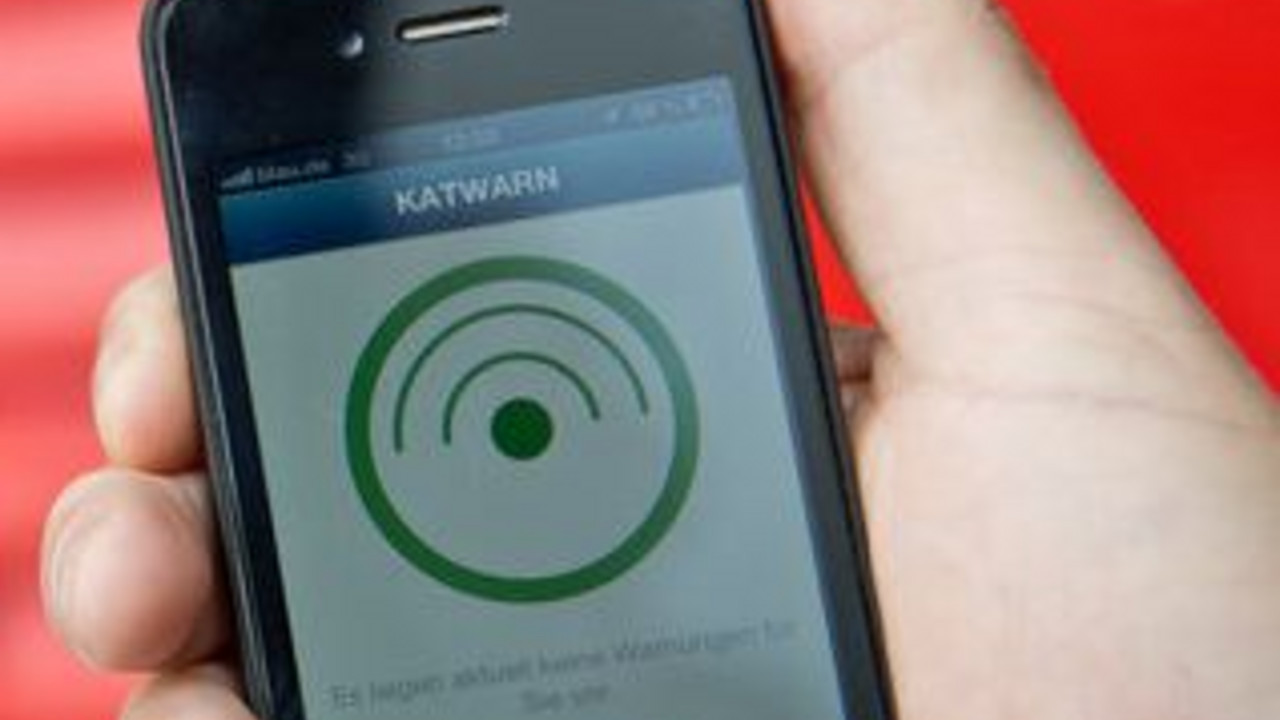 Als erstes Flächenland nutzt Rheinland-Pfalz das mobile Bevölkerungswarnsystem KATWARN; Bild: dpa