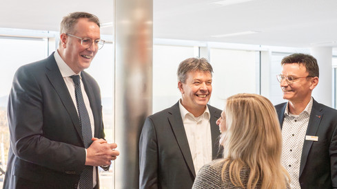 Ministerpräsident Alexander Schweitzer besucht Unternehmen im Landkreis Kusel: Mittelstand ist die tragende Säule des Wirtschaftserfolgs