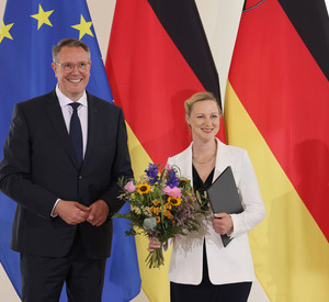 MP Schweitzer ernennt neue Ministerin Schall
