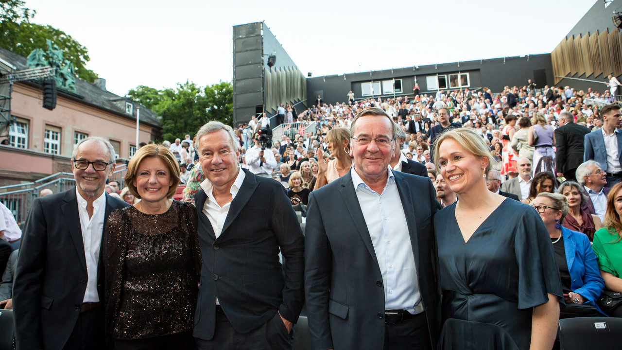 Ministerpräsidentin Malu Dreyer Und Kulturministerin Katharina Binz ...