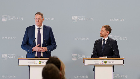 Vorsitzender der Rundfunkkommission der Länder, Ministerpräsident Alexander Schweitzer und Sachsens Ministerpräsident Michael Kretschmer bedauern Klage von ARD und ZDF