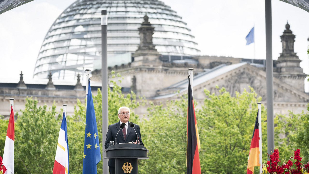 Bundespräsident Frank-Walter Steinmeier spricht auf dem Staatsakt zu 75 Jahre Grundgesetz.