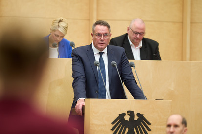 Ministerpräsident Alexander Schweitzer: Humanität und Ordnung in der Asyldebatte