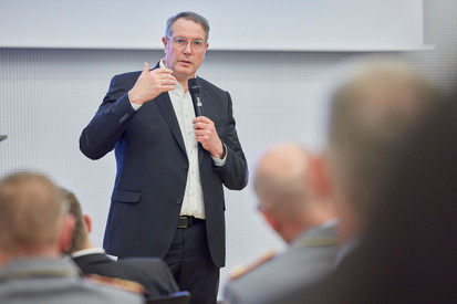 Ministerpräsident Alexander Schweitzer beim strategischen Führungsseminar in Montabaur