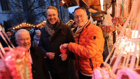 Eine Region mit Tradition und Zukunft - Ministerpräsident Schweitzer und Innenminister Ebling besuchen Weihnachtsmärkte im Ahrtal 